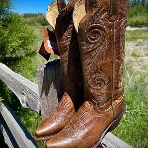 Justin women’s boots size 6 NEW Style#L4332